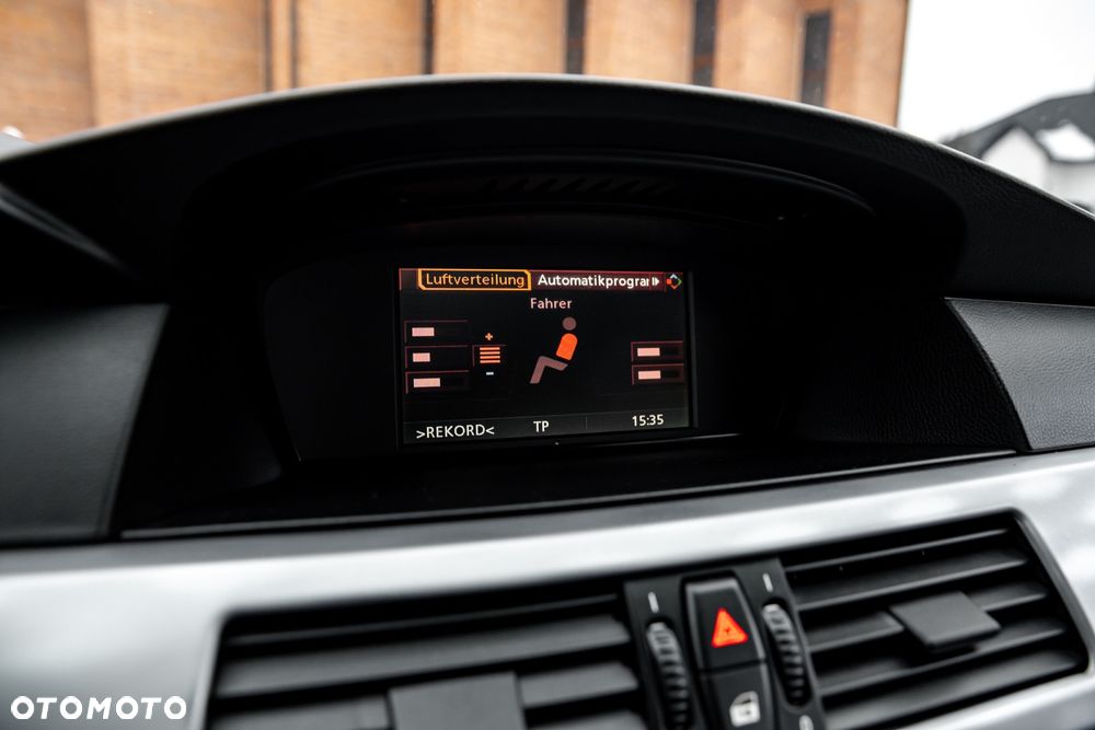 BMW Seria 5 525i Touring - 37