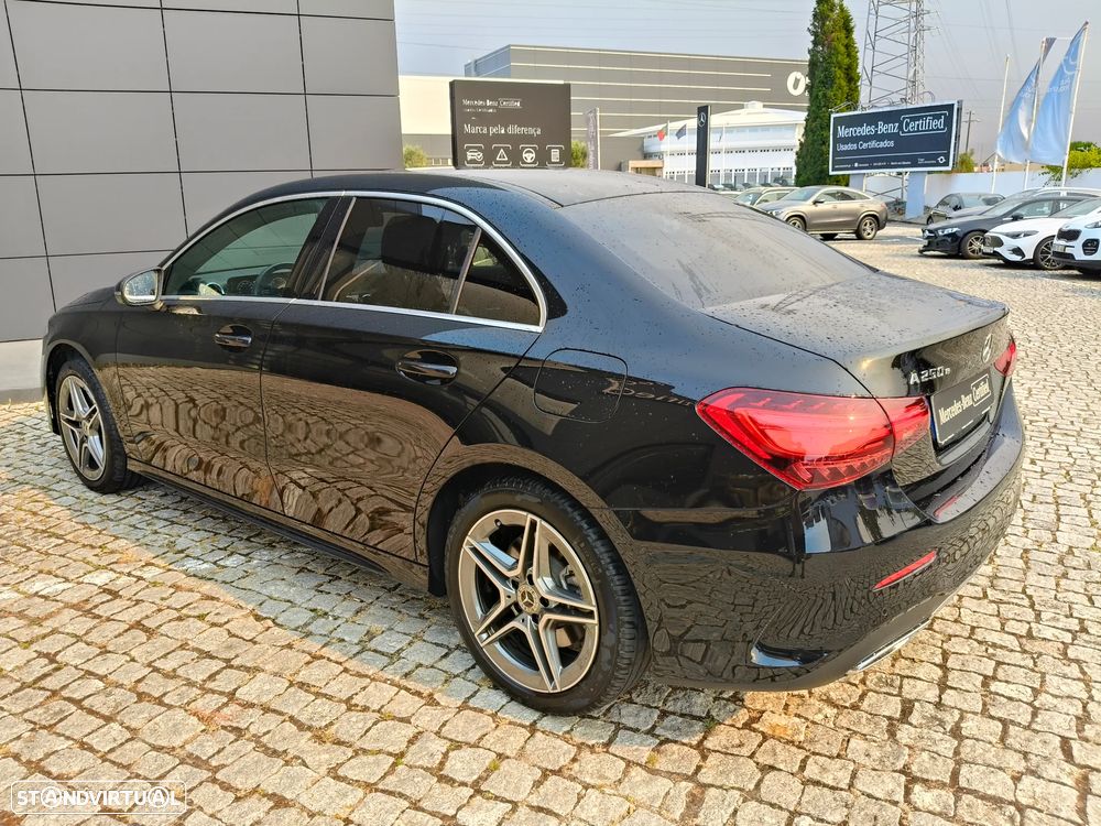 Mercedes-Benz A 250 Limousine e 8G-DCT AMG Line - 12