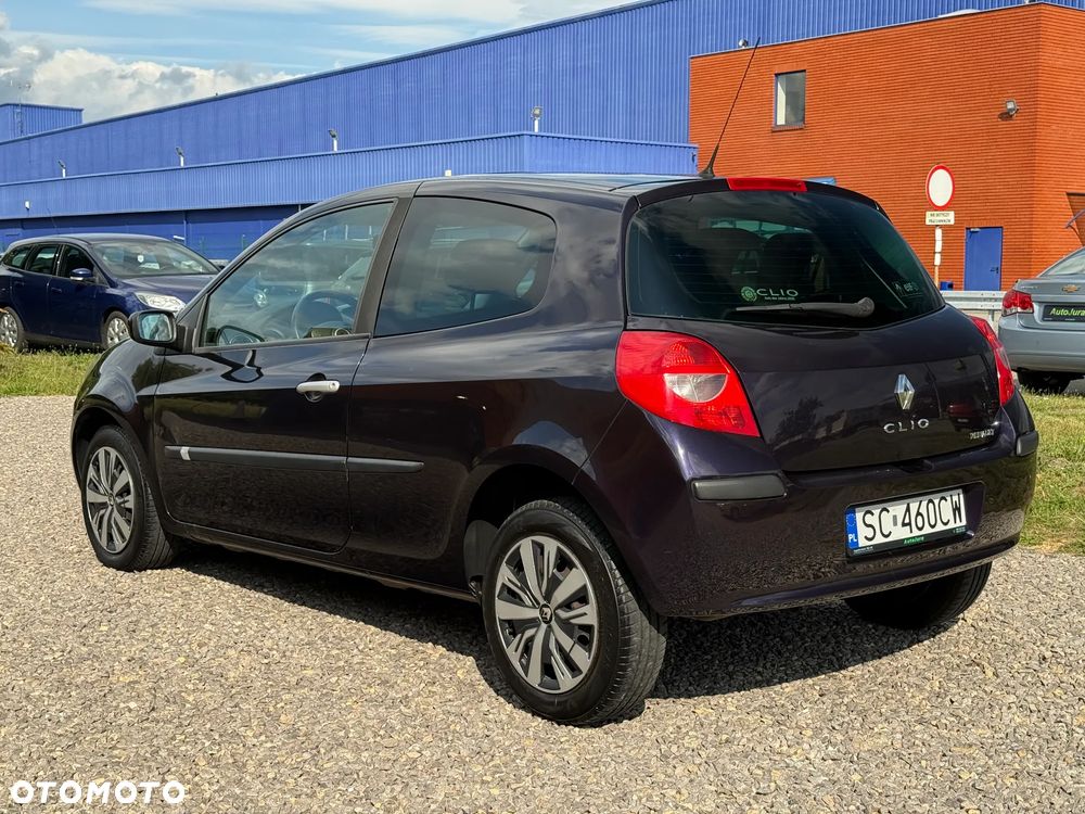 Renault Clio - 24