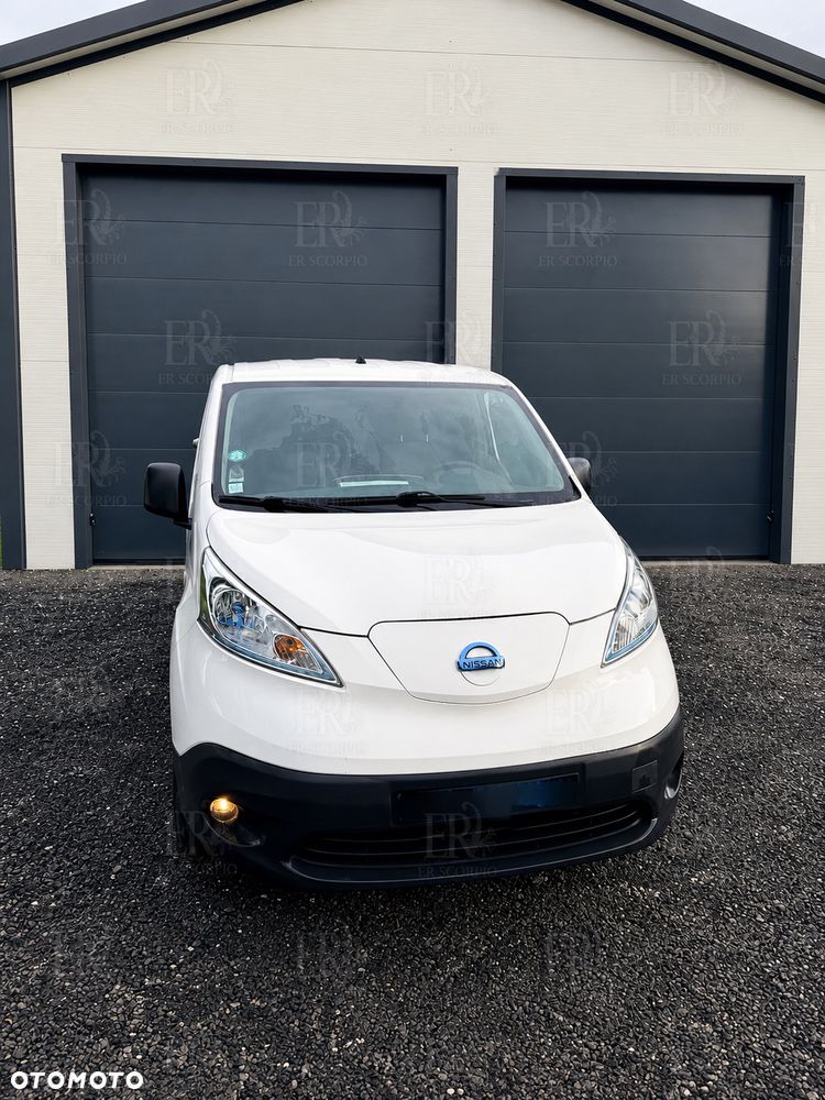 Nissan ENV200 - 1