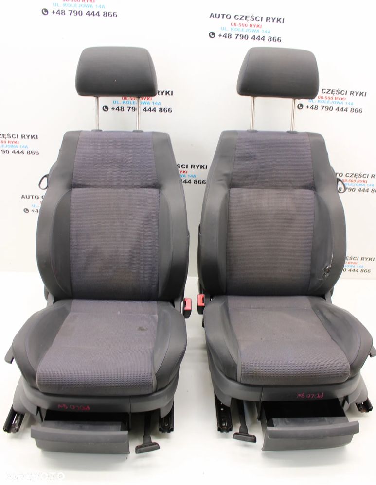 VW Polo 9n Siedzenia Folel Przód 3D - 1