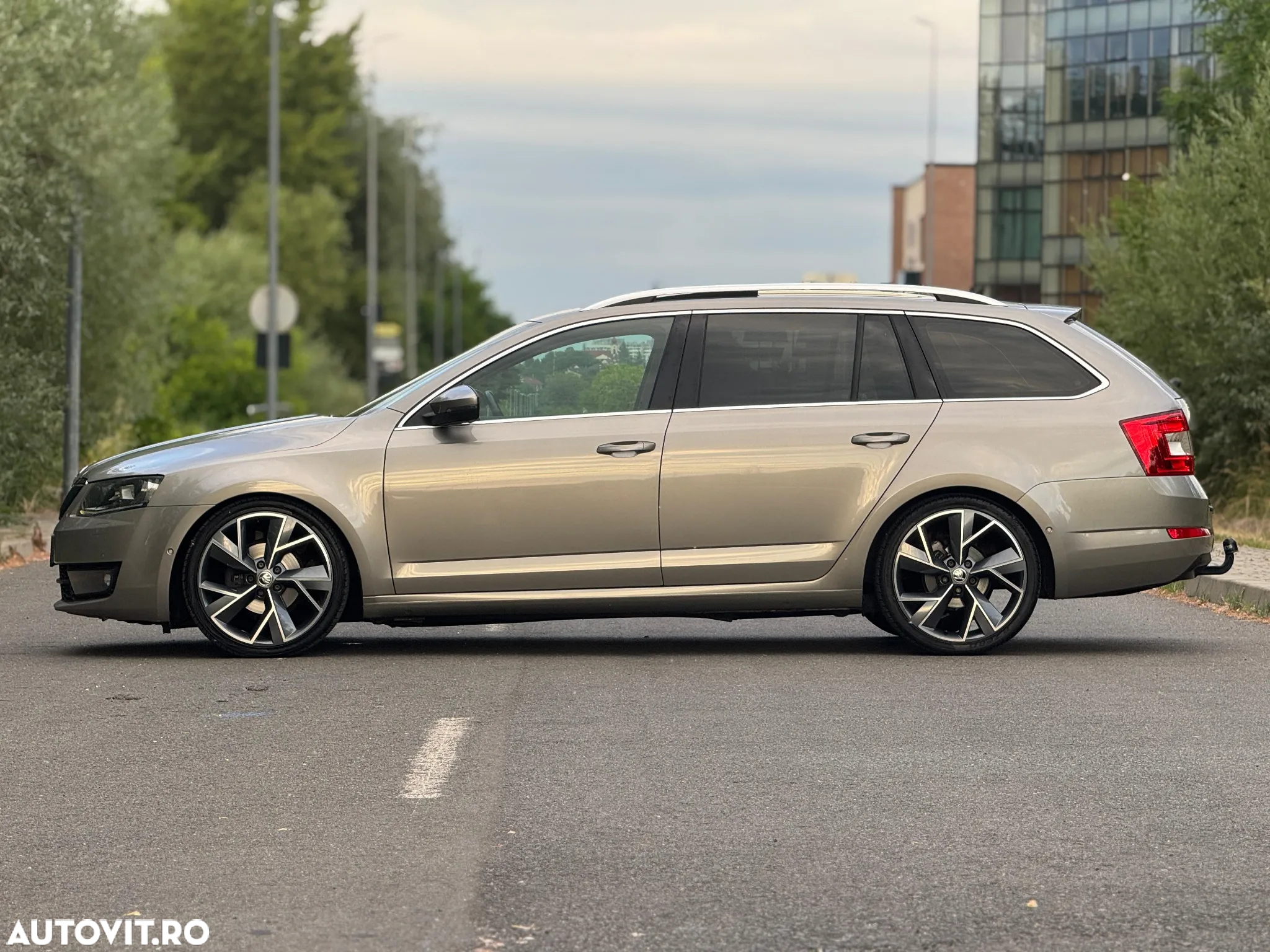 Skoda Octavia 1.6 TDI ELEGANCE - 10