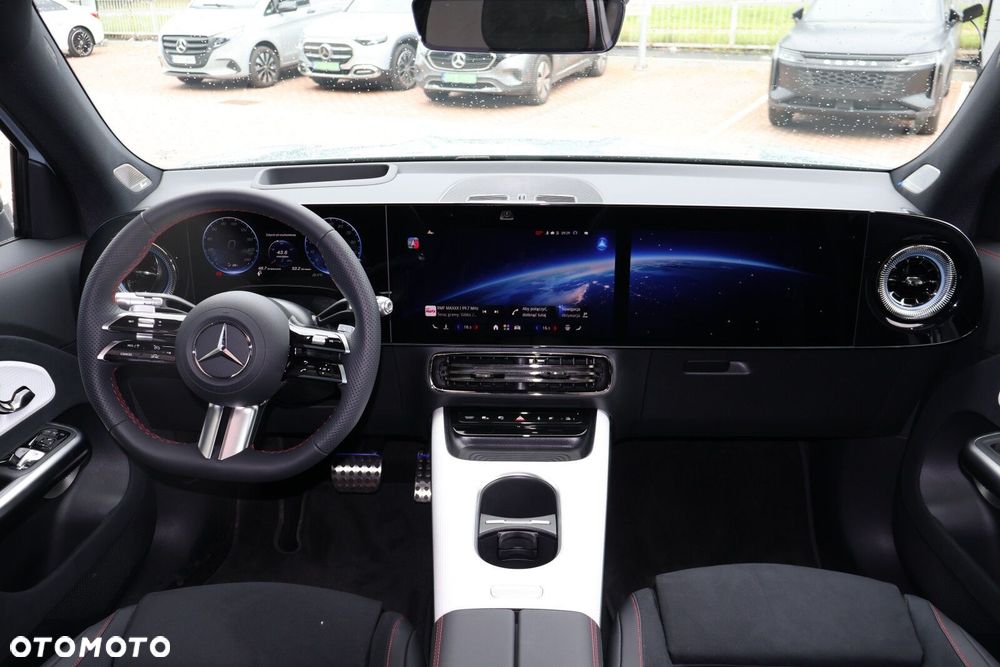 Mercedes-Benz GLB - 13