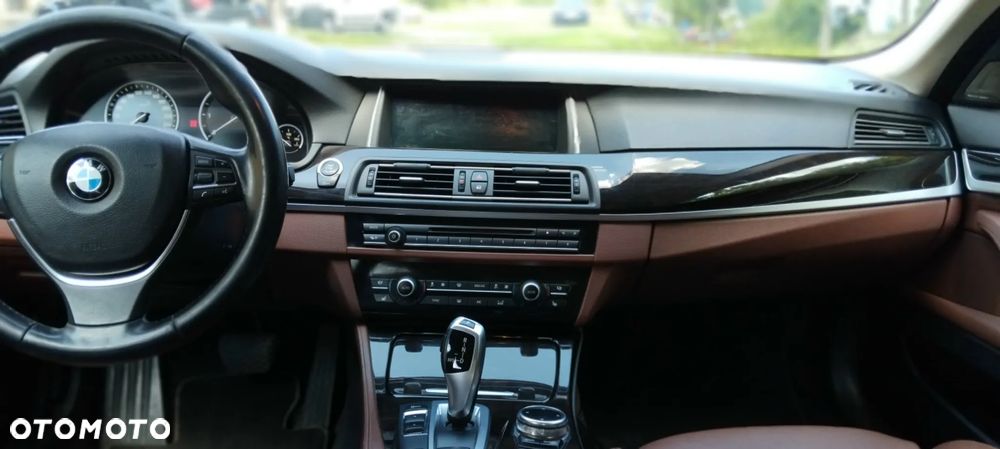 BMW Seria 5 520d xDrive - 12