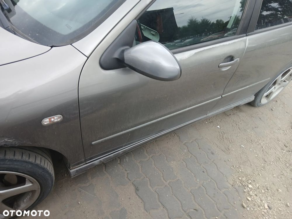 Seat Leon Cupra FR LS7U maska pokrywa silnika klapa bagażnika zderzak lampa reflektor pas przedni stop lampy halogeny przeciwmgłowe odblaski grill atrapa znaczek błotnik - 7
