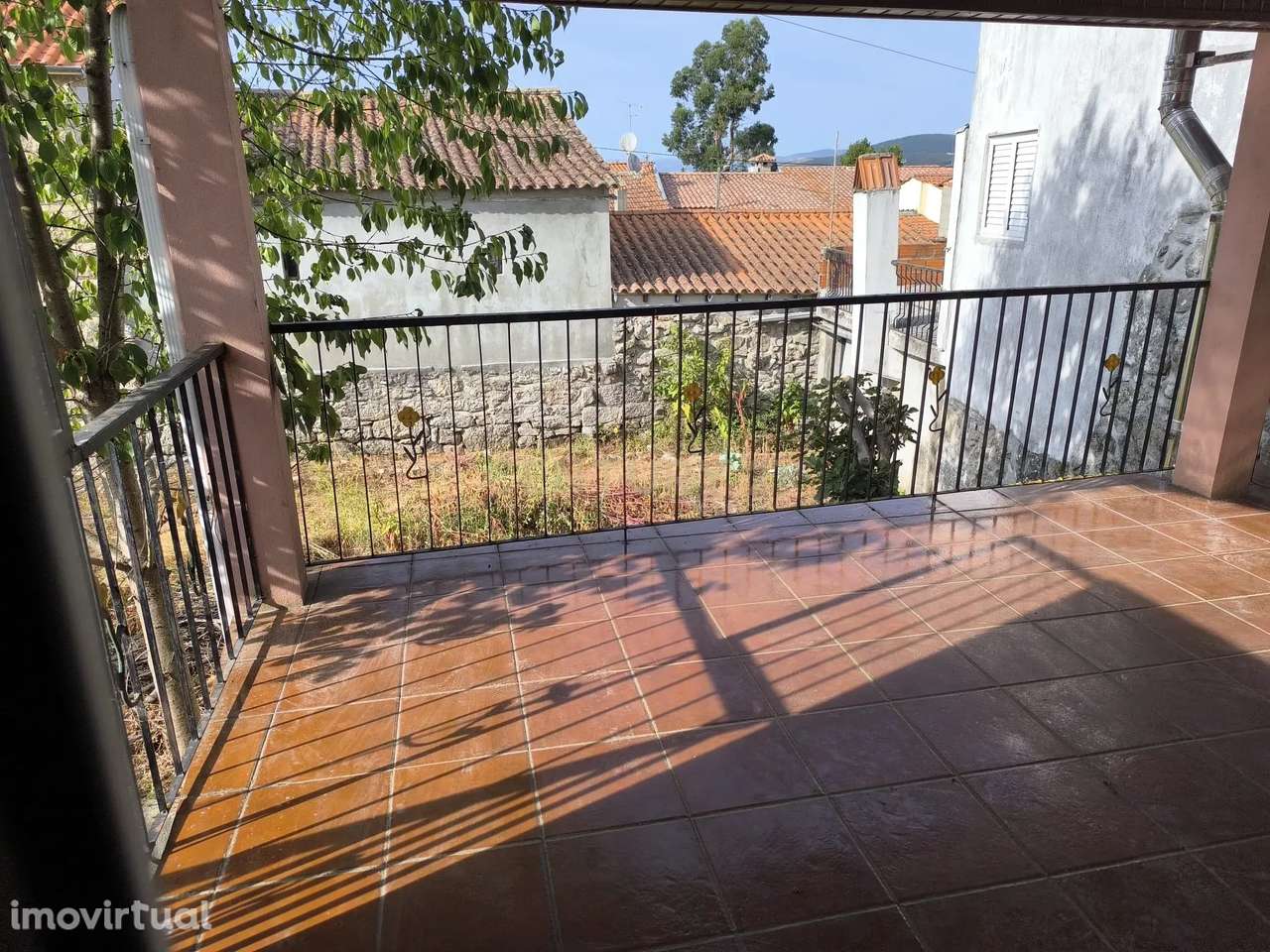 Casa de dois pisos com terreno - Grande imagem: 2/23