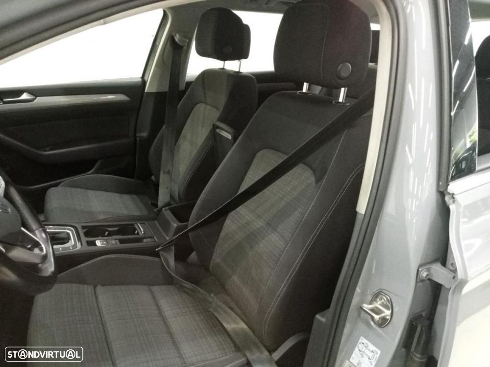 VW Passat Variant 2.0 TDI Business DSG - 6