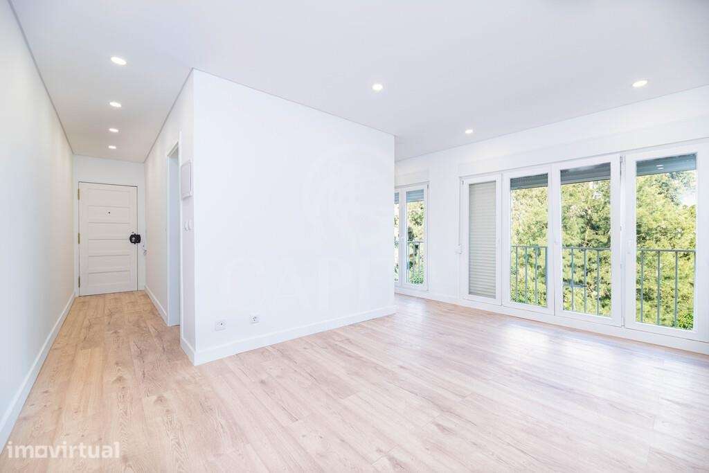 Apartamento totalmente renovado - Centro de Massama - Grande imagem: 4/23