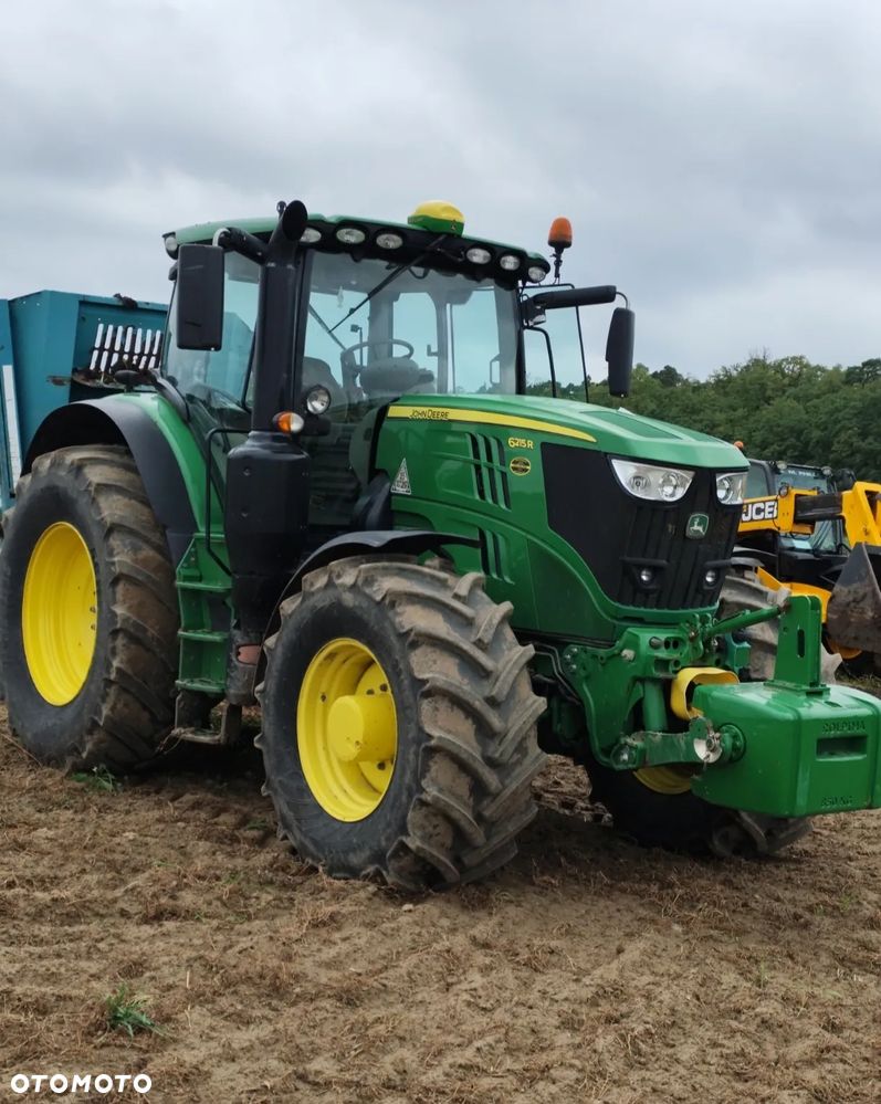 John Deere 6215R - 2