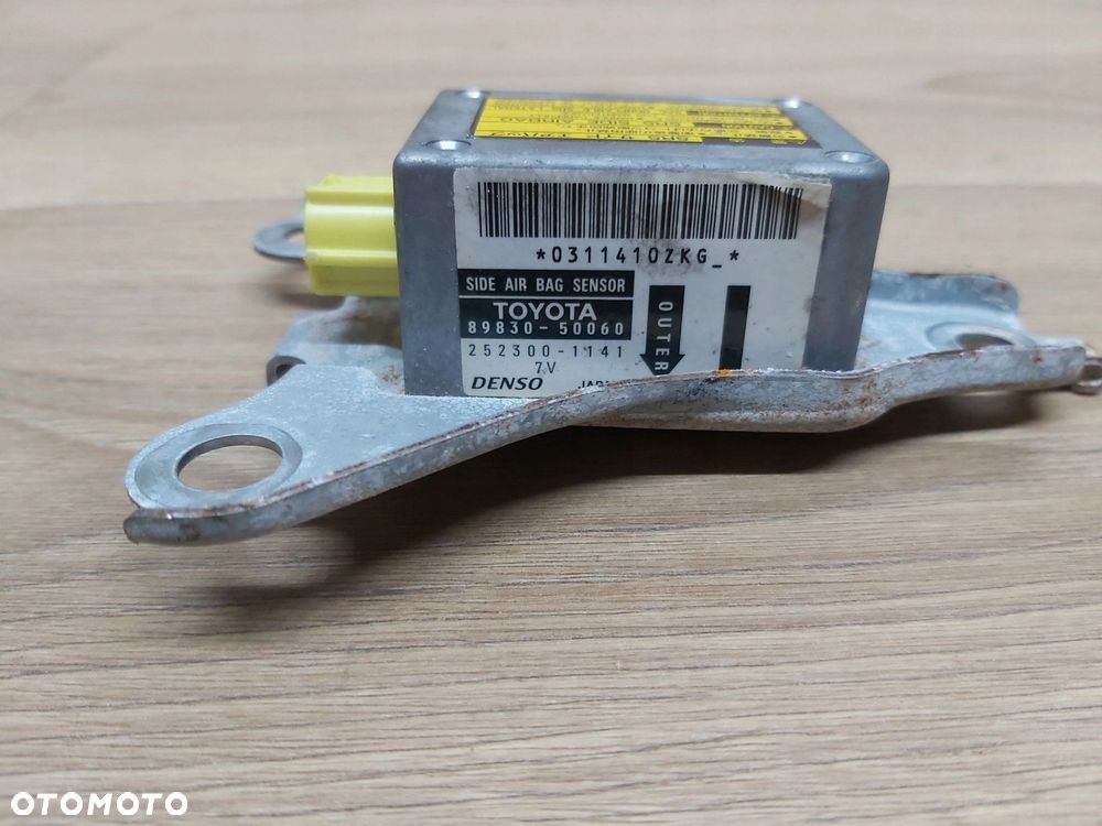 LEXUS LS III 430 czujnik uderzeniowy sensor LEWY PRZÓD 89830-50060 - 2