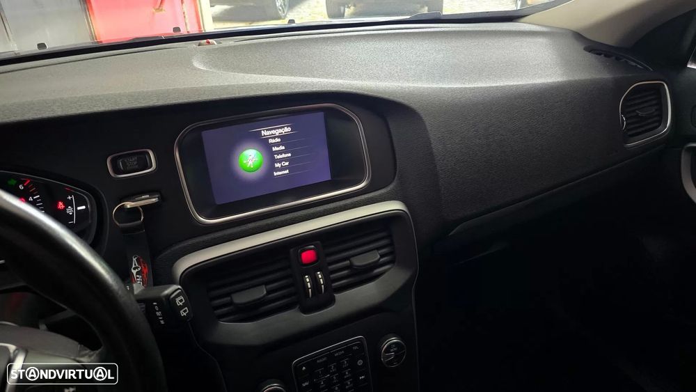 Volvo V40 2.0 D3 Momentum - 26