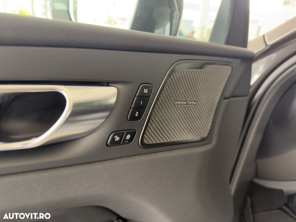 Volvo XC 60 Recharge T8 AWD AT Ultimate Bright - 13