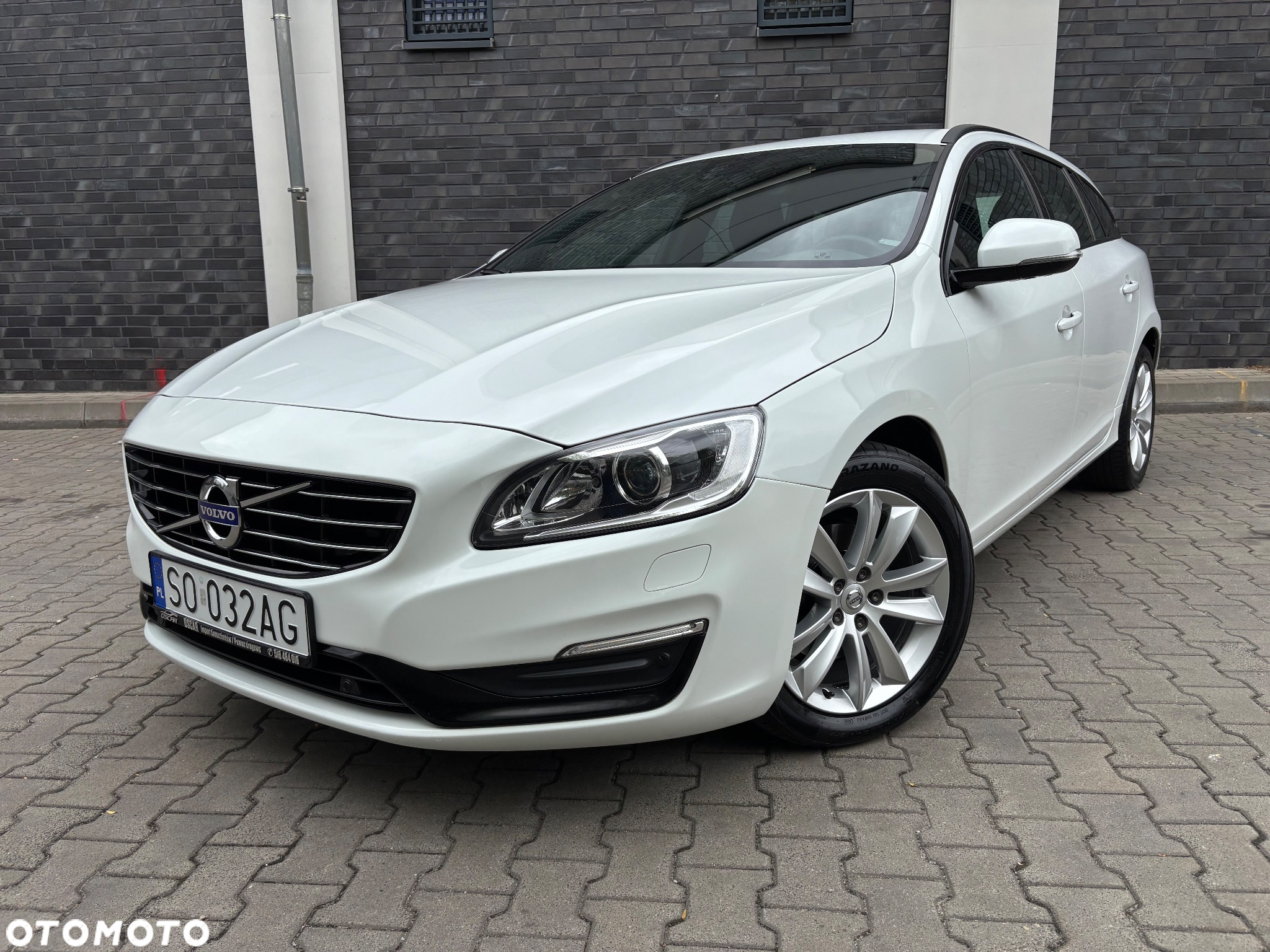 Volvo V60 D4 Drive-E R-Design Kinetic - 36
