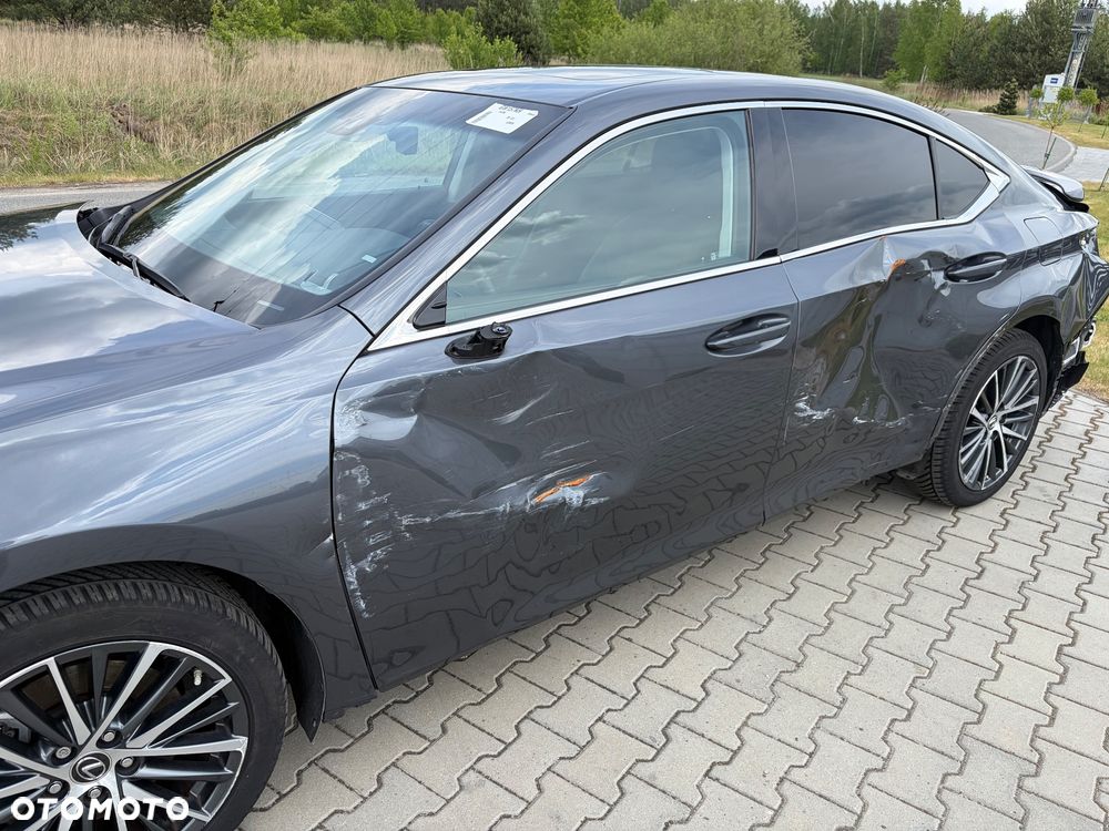 Lexus ES 300h - 11