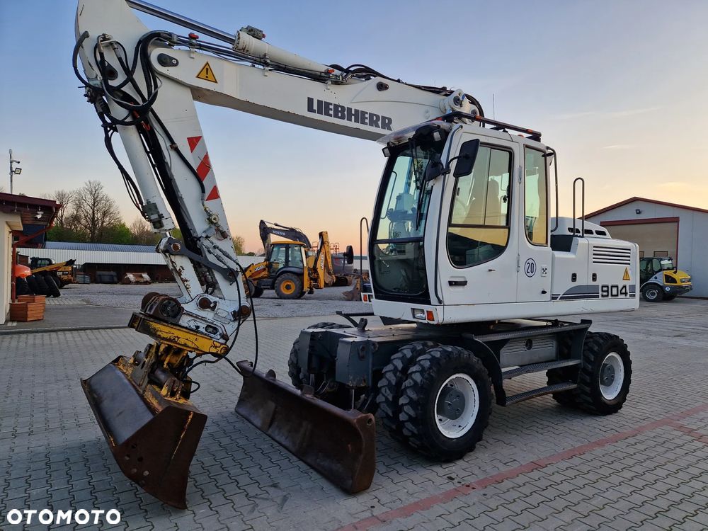 Liebherr A904 - 4