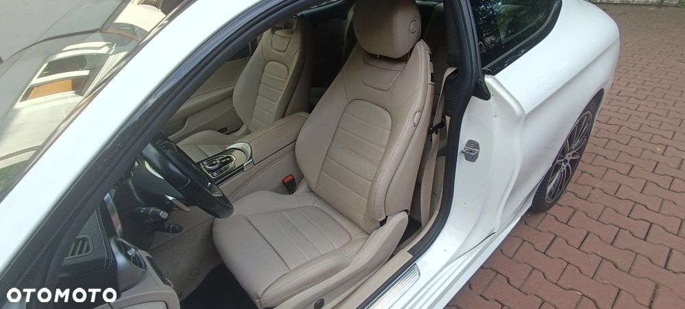 Mercedes-Benz Klasa C 300 9G-TRONIC - 19