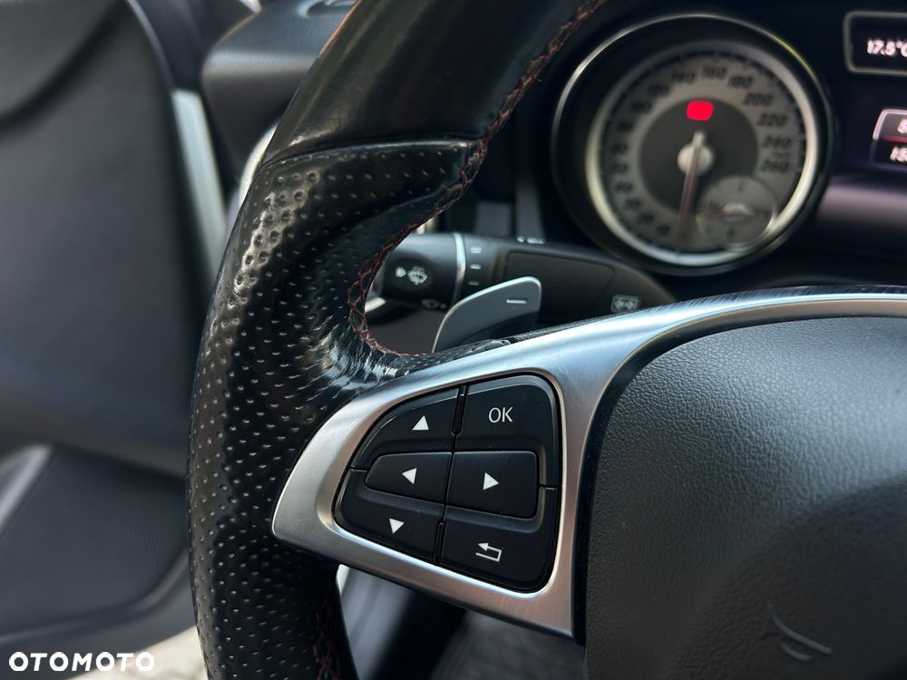 Mercedes-Benz CLA 200 7G-DCT AMG Line - 20