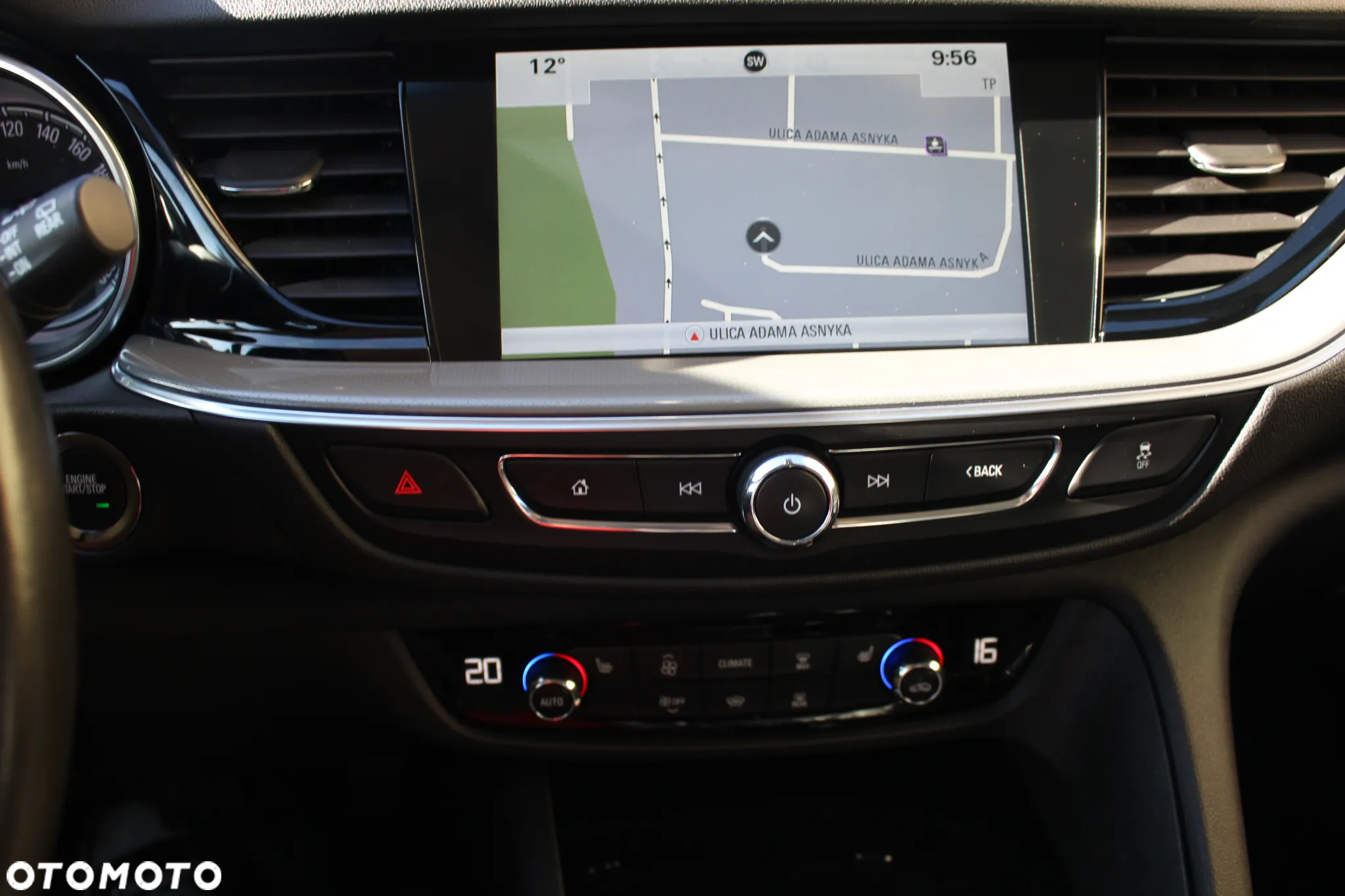 Opel Insignia - 25