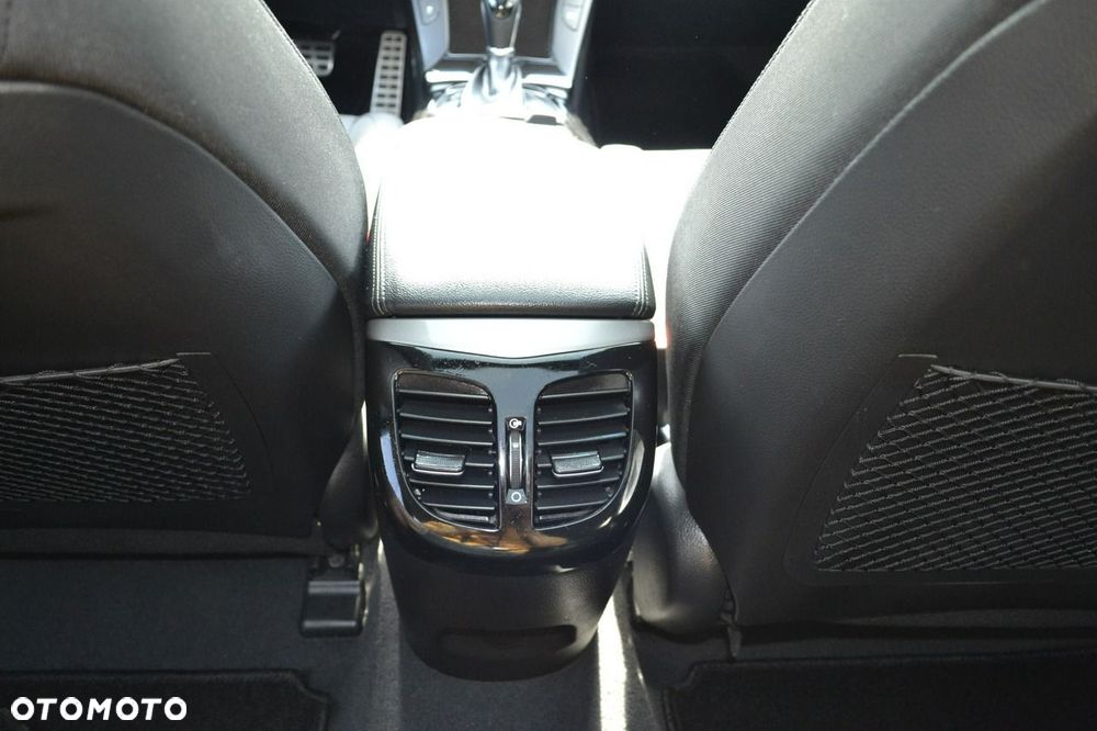Hyundai i40 Kombi 1.7 CRDi DCT Premium - 17