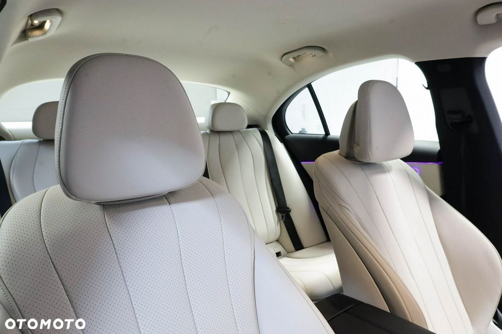 Mercedes-Benz Klasa E 200 4Matic 9G-TRONIC Edition AVANTGARDE - 30