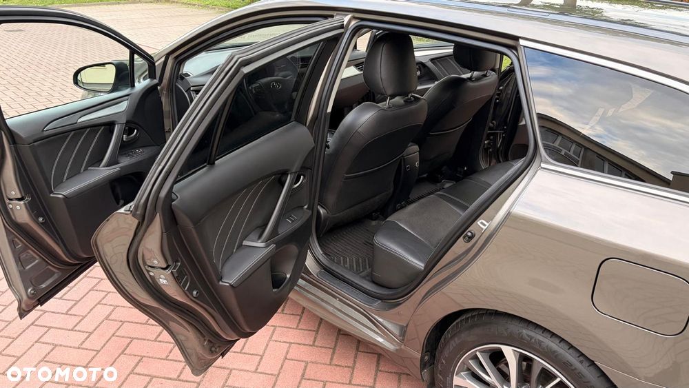 Toyota Avensis 1.8 Selection MS - 23