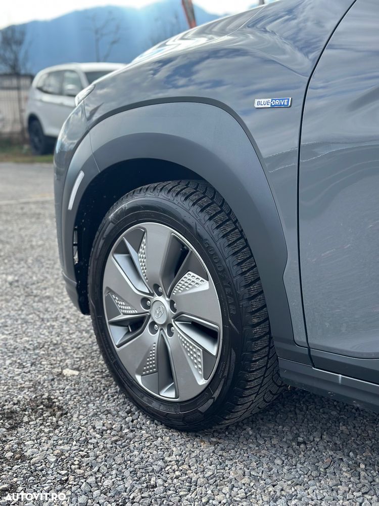 Hyundai KONA EV Premium - 13