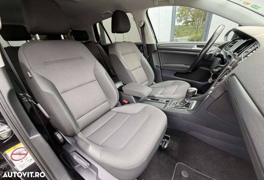 Volkswagen Golf - 23