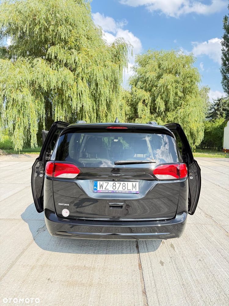 Chrysler Pacifica - 11