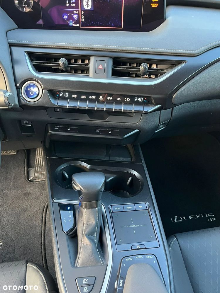 Lexus UX - 5