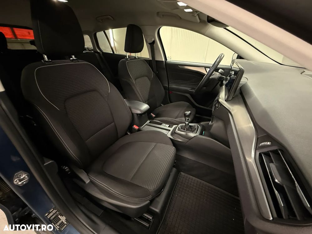 Ford Focus 1.0 EcoBoost MHEV Titanium - 11