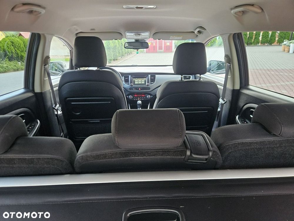 Kia Carens 1.6 GDI Dream-Team Edition - 36