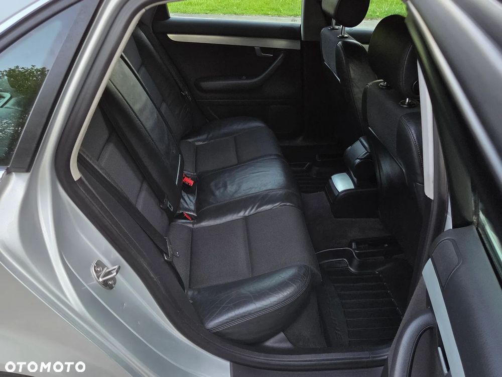 Audi A4 Limousine - 16