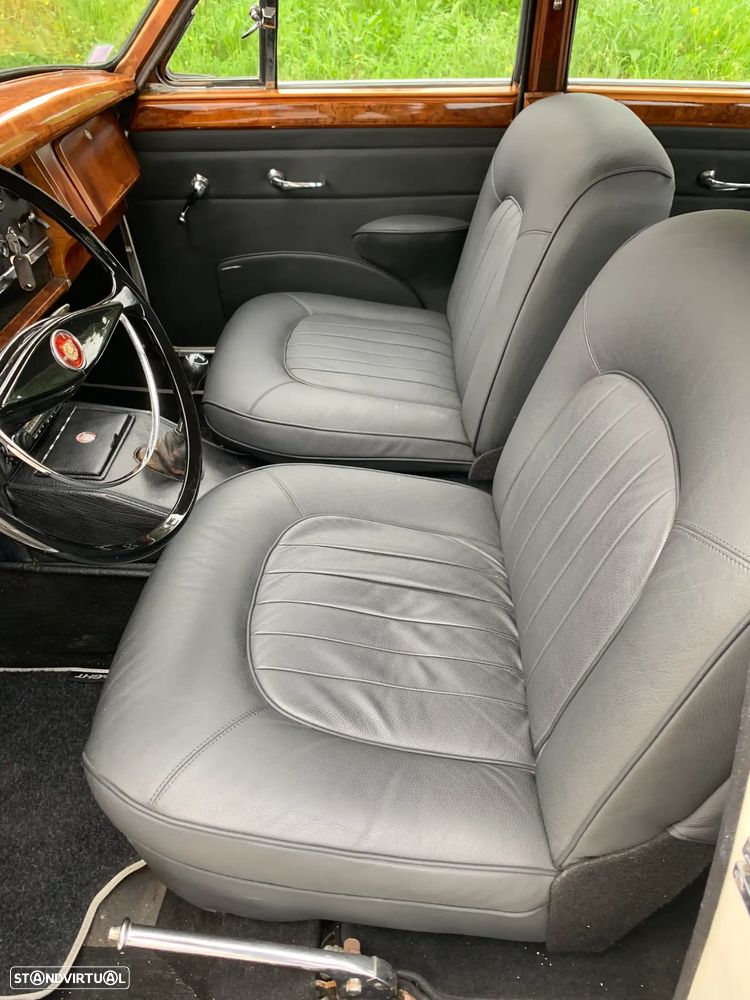 Jaguar MK II - 17