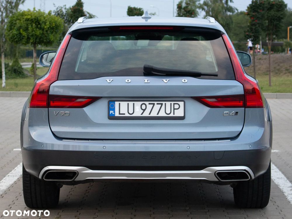 Volvo V90 D4 AWD Momentum - 8