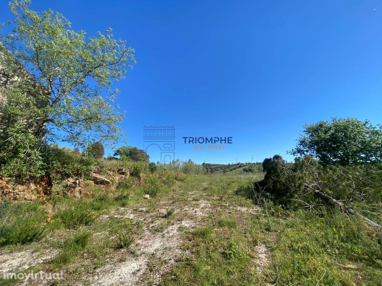 Terreno com Projeto Aprovado 8 Moradias Geminadas T3 Batalha - Grande imagem: 2/13