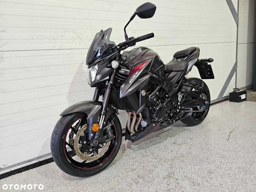 Suzuki GSX - 4