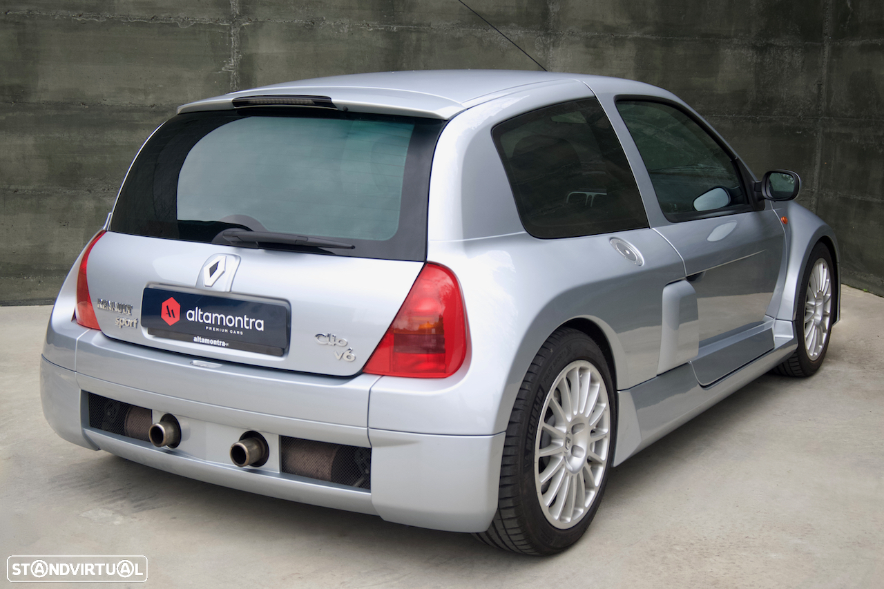 Renault Clio 3.0 V6 Sport - 6