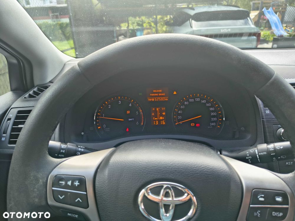 Toyota Avensis - 5