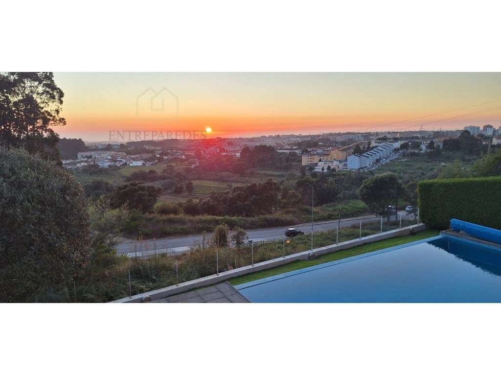 Moradia Única T3 + Edifício de Escritórios Independente | Piscina |... - Grande imagem: 2/60