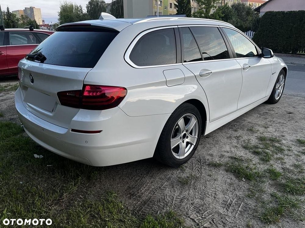 BMW Seria 5 525d Sport-Aut Luxury Line - 3