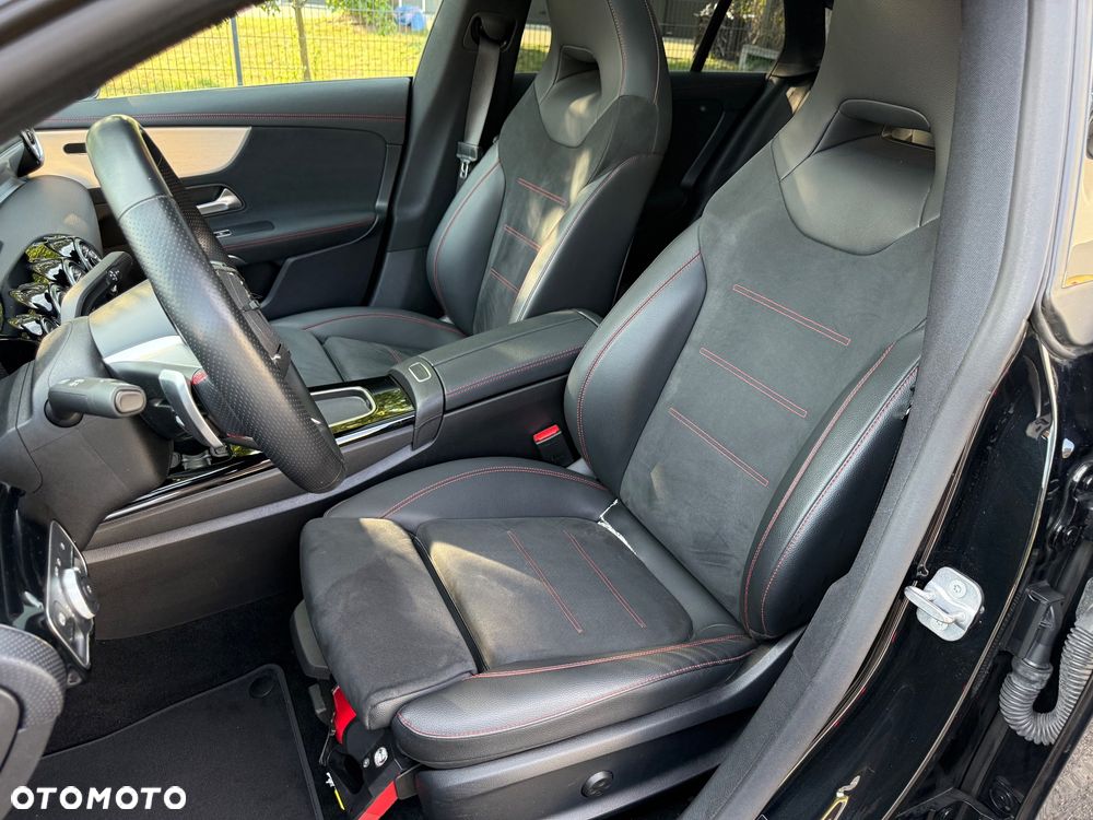 Mercedes-Benz CLA 250 e 8G-DCT AMG Line - 27