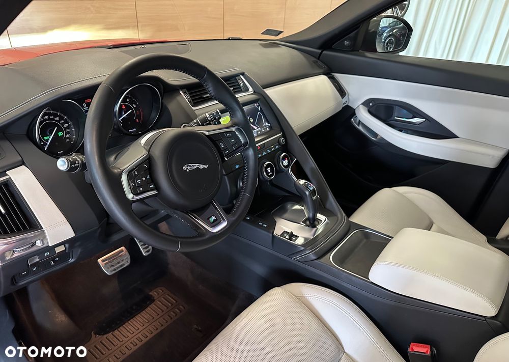 Jaguar E-Pace 2.0 i4P AWD R-Dynamic - 11