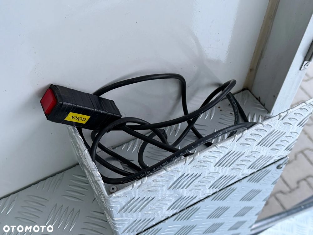 Renault D 7.5 // EKSPOZYCJA // SKLEP MOBILNY // ZABUDOWA WYSTAWOWA // SHOWROOM MOBILNY // - 40