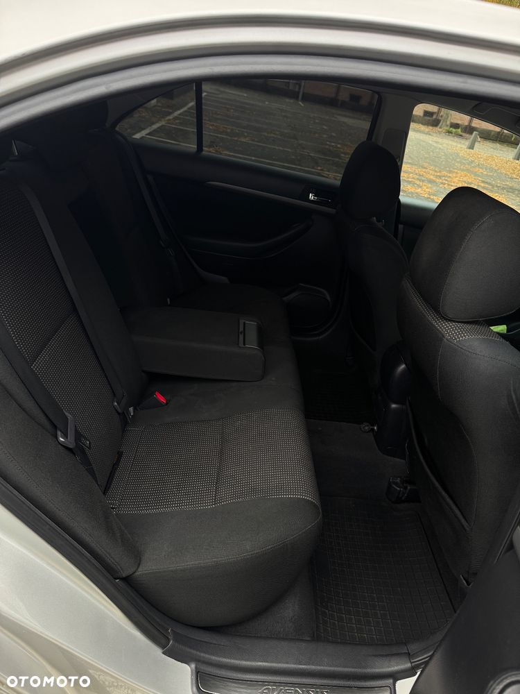 Toyota Avensis - 9