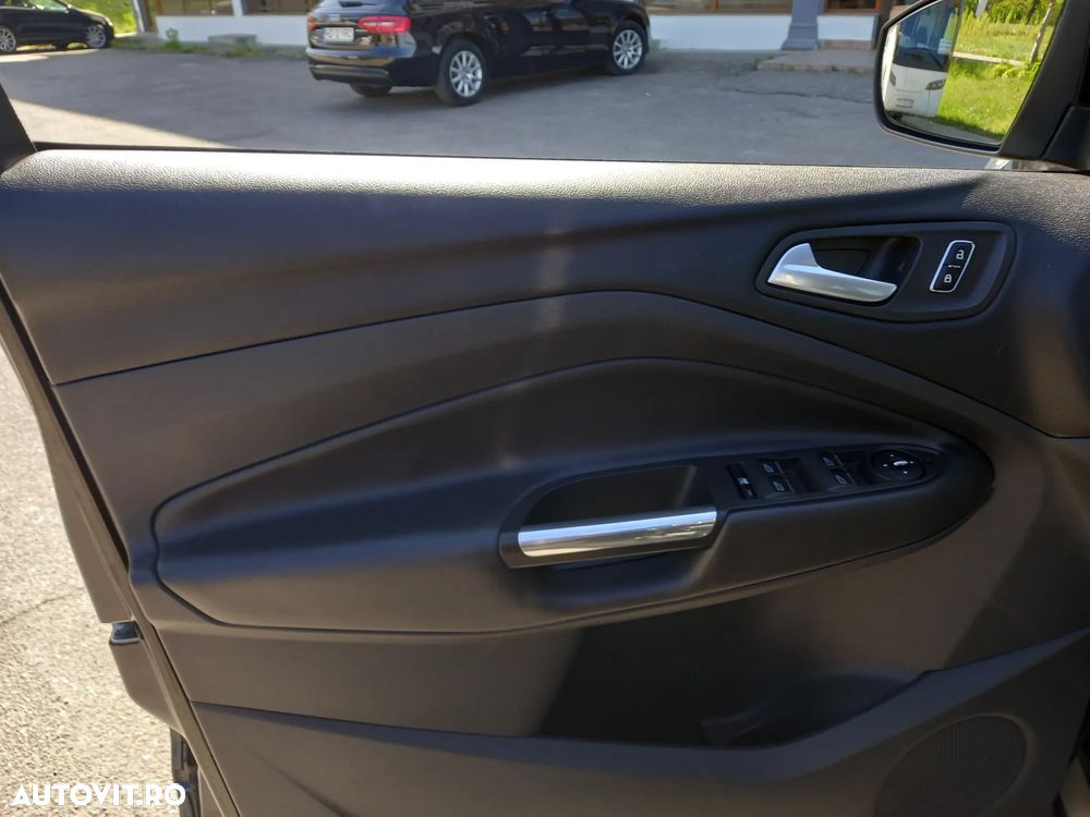 Ford Kuga 2.0 TDCi 4x4 Aut. Titanium - 10