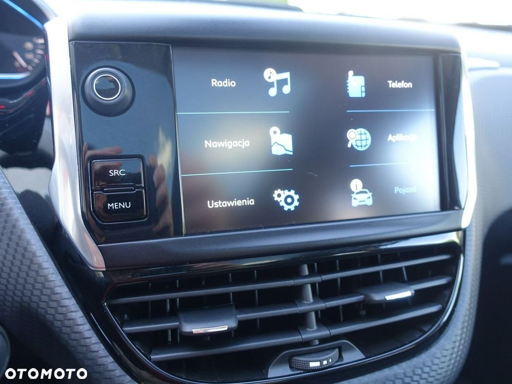 Peugeot 2008 1.2 Pure Tech Style S&S - 24