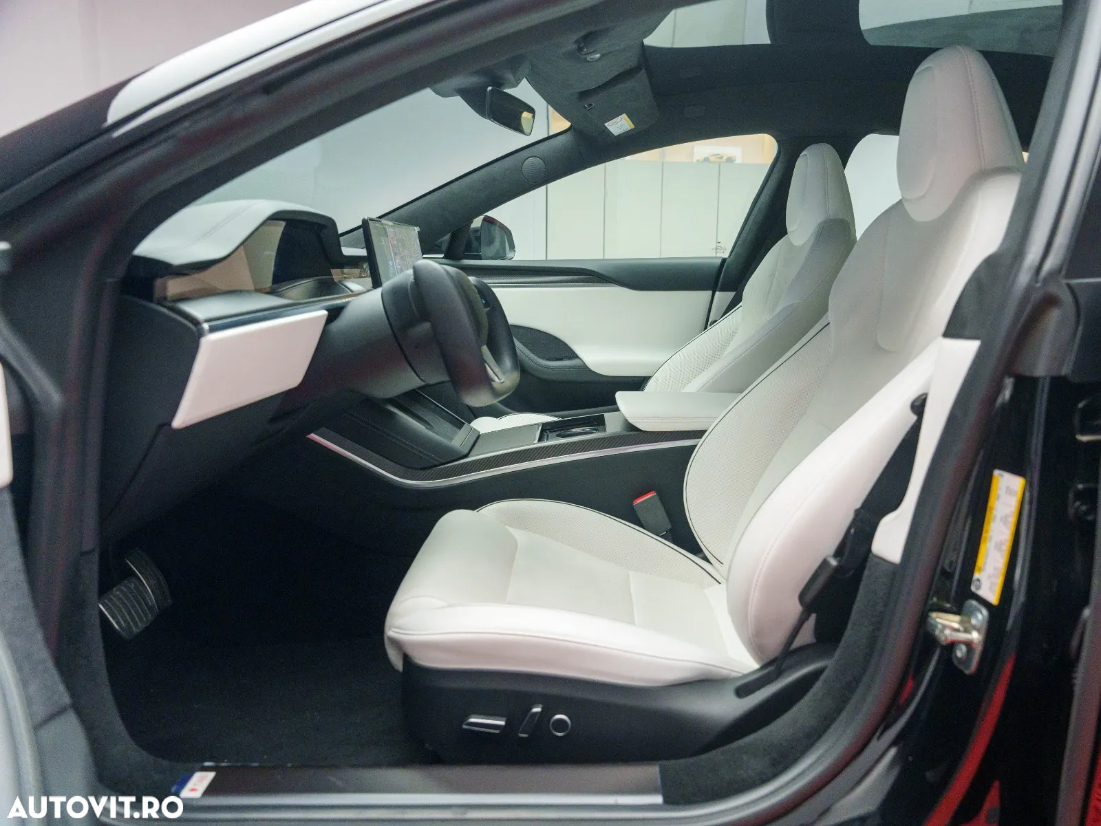 Tesla Model S Plaid - 27