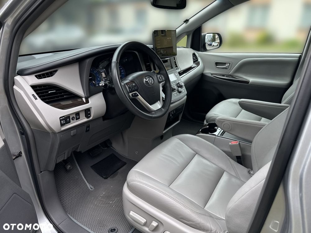 Toyota Sienna - 9
