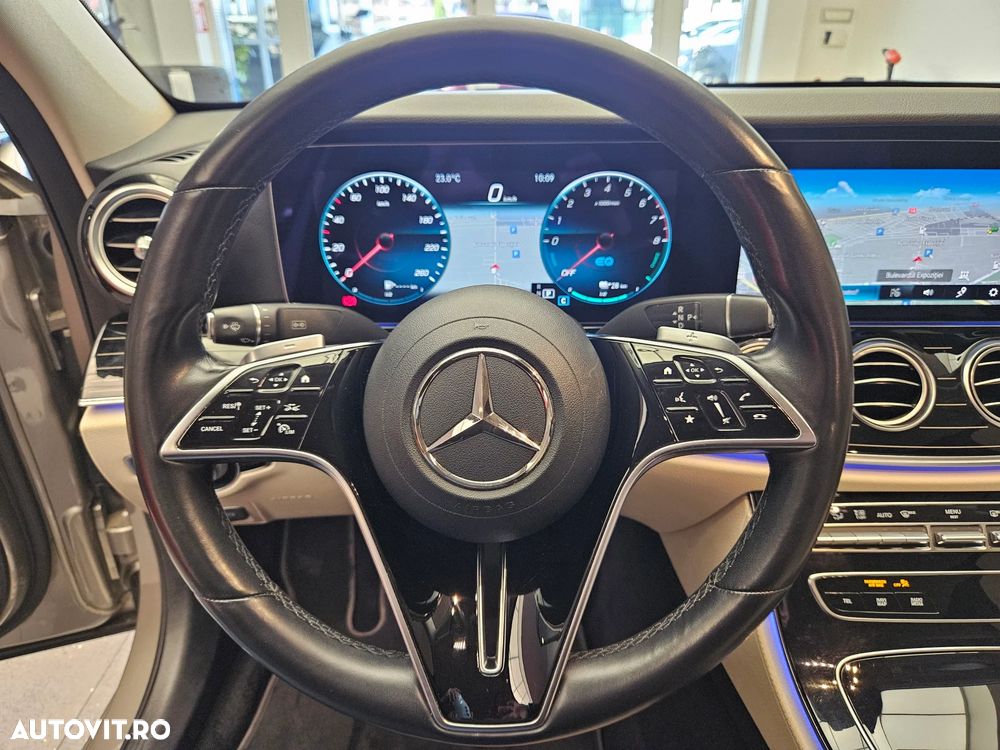 Mercedes-Benz E 300 4MATIC Aut. - 25