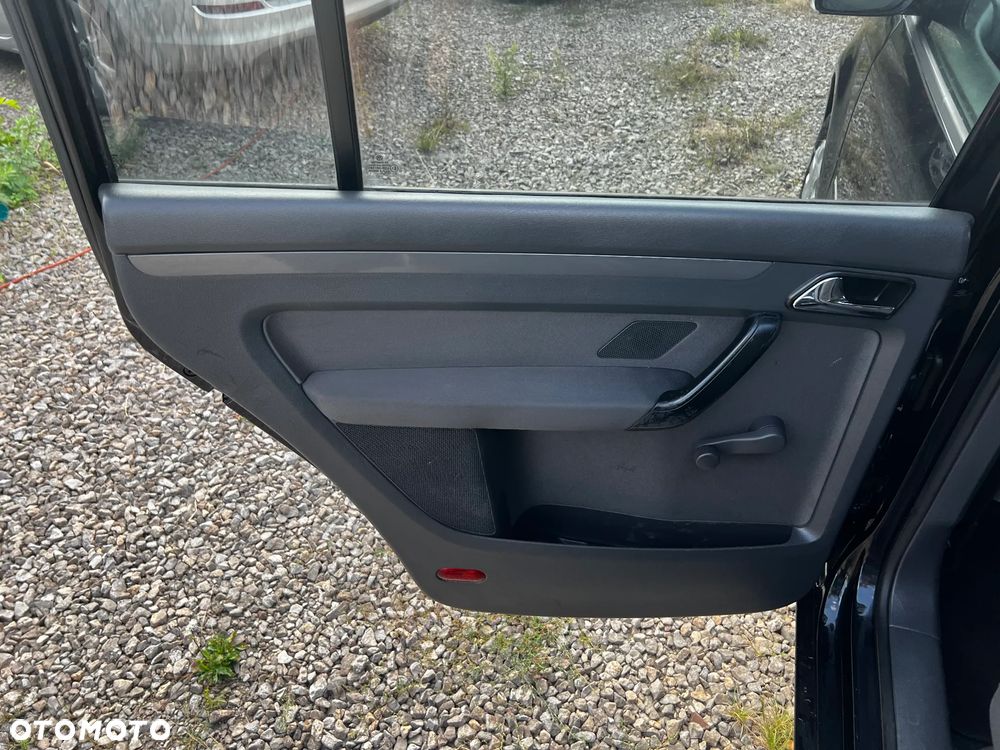 Volkswagen Touran 1.9 TDI Conceptline - 22